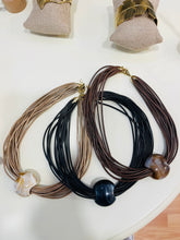 Cargar imagen en el visor de la galería, Collar Londres negro