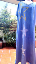 Cargar imagen en el visor de la galería, Vestido estrellas azul, pintado a mano