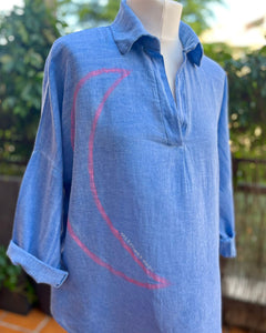 Camisa luna azul Valentina’s Moon ( pintada a mano).