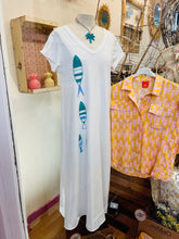 Cargar imagen en el visor de la galería, Vestido Peces blanco pintado a mano