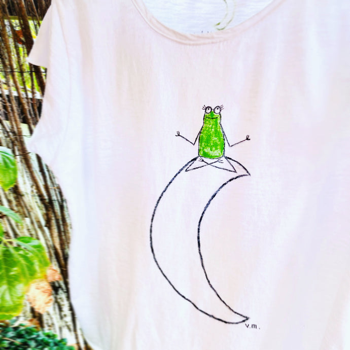 Camiseta blanca MC  “yoga ” Valentina`s Moon (pintada a mano)